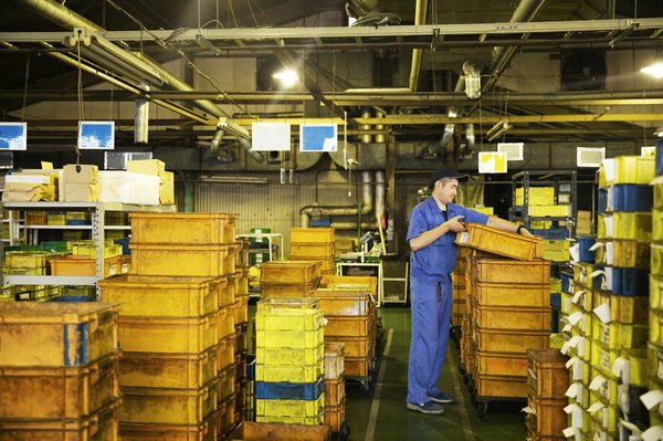 Solution de stockage : les critères d'achat de caisses métalliques